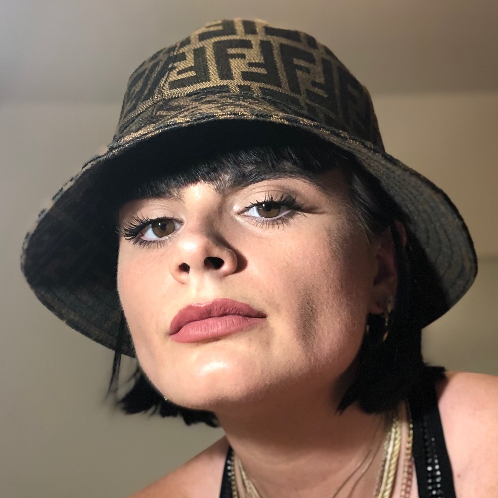 Meet your Posher, Anne